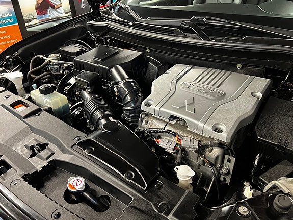 Mitsubishi Outlander 12 of 30