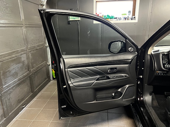Mitsubishi Outlander 28 of 30