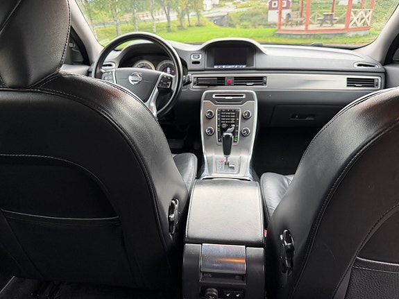 Volvo XC70 14 of 16