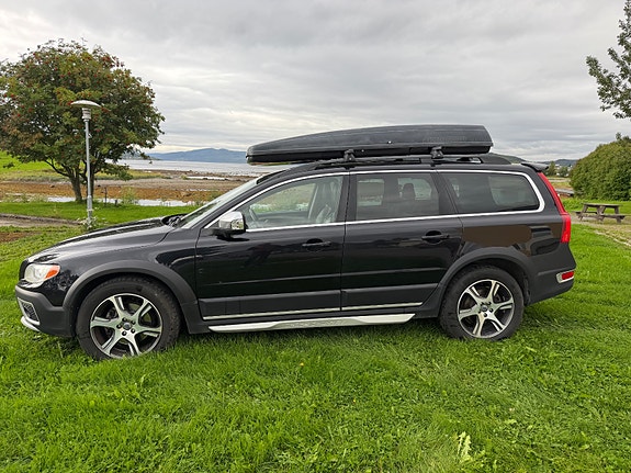 Volvo XC70 2 of 16