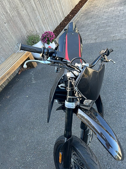 Aprilia SX 125 Super Motard 6 of 12