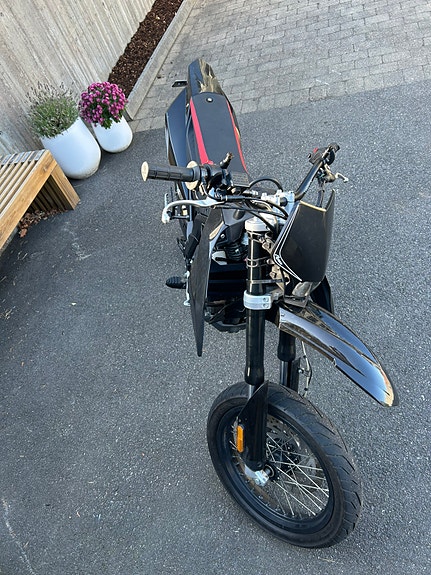 Aprilia SX 125 Super Motard 8 of 12