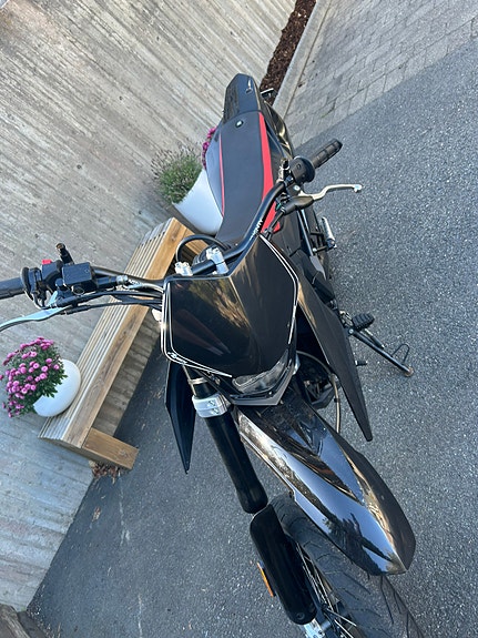 Aprilia SX 125 Super Motard 9 of 12
