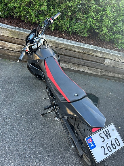 Aprilia SX 125 Super Motard 3 of 12