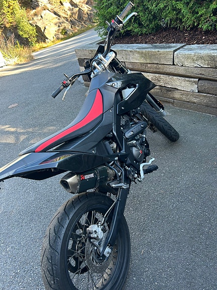 Aprilia SX 125 Super Motard 4 of 12