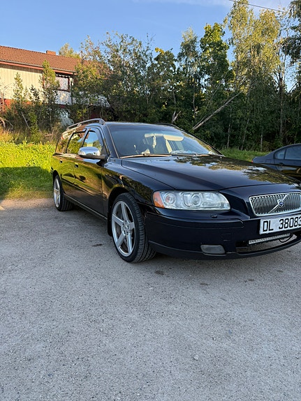 Volvo V70 2 of 18