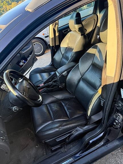 Volvo V70 12 of 18