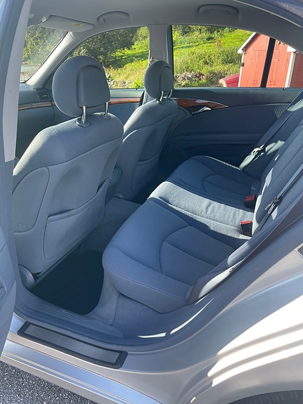 Mercedes-Benz E200 10 of 17