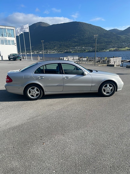 Mercedes-Benz E200 6 of 17