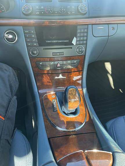 Mercedes-Benz E200 16 of 17