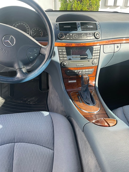 Mercedes-Benz E200 17 of 17