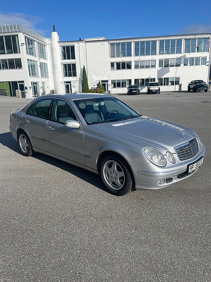 Mercedes-Benz E200 7 of 17
