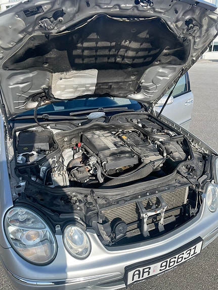 Mercedes-Benz E200 14 of 17