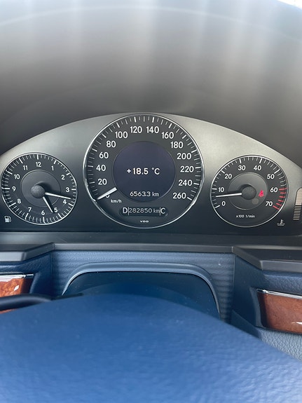 Mercedes-Benz E200 15 of 17