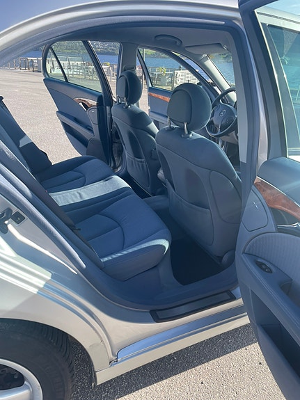 Mercedes-Benz E200 12 of 17