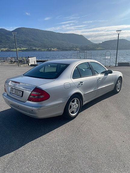 Mercedes-Benz E200 5 of 17