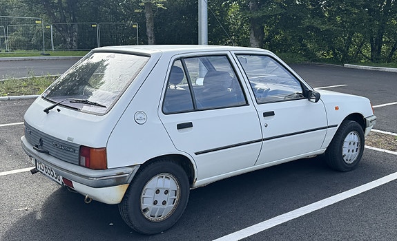 Peugeot 205 6 of 21