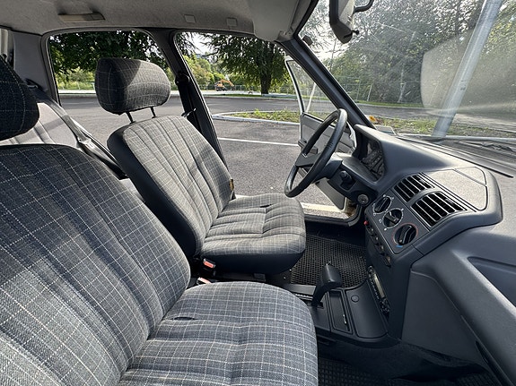 Peugeot 205 16 of 21