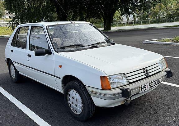 Peugeot 205 4 of 21