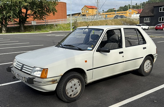 Peugeot 205 10 of 21