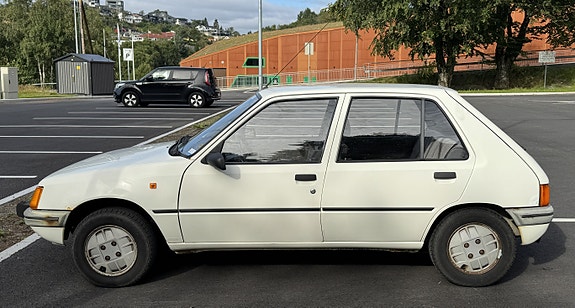 Peugeot 205 9 of 21