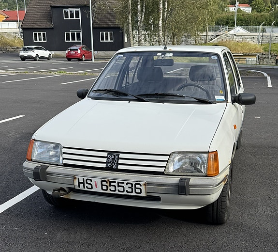 Peugeot 205 2 of 21
