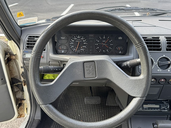 Peugeot 205 14 of 21