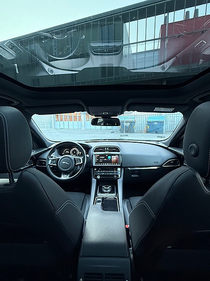 Jaguar F-PACE 19 of 28