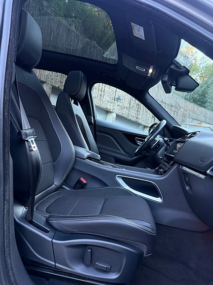 Jaguar F-PACE 12 of 28