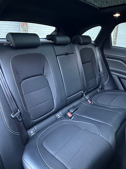 Jaguar F-PACE 17 of 28