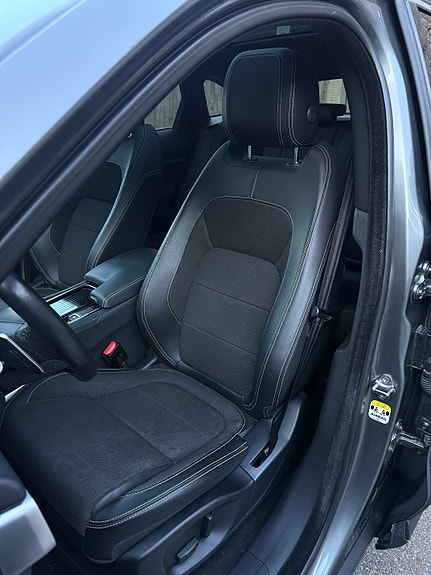 Jaguar F-PACE 11 of 28