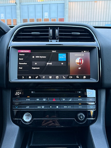 Jaguar F-PACE 22 of 28
