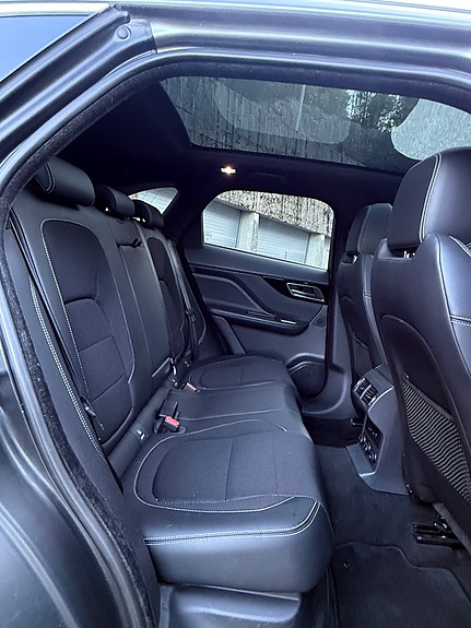 Jaguar F-PACE 16 of 28
