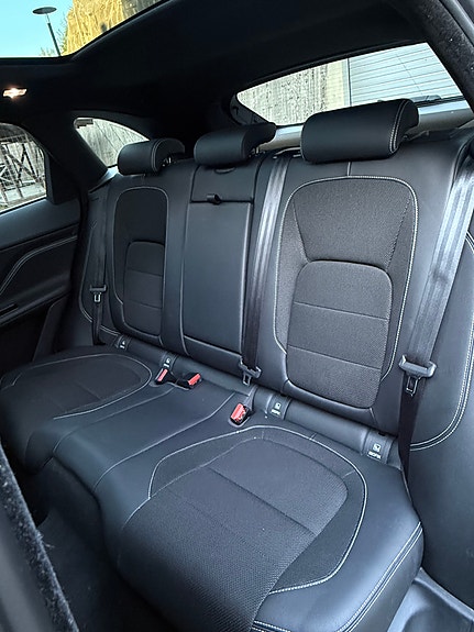 Jaguar F-PACE 15 of 28