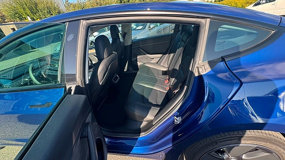 Tesla Model 3 18 of 24
