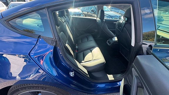Tesla Model 3 20 of 24