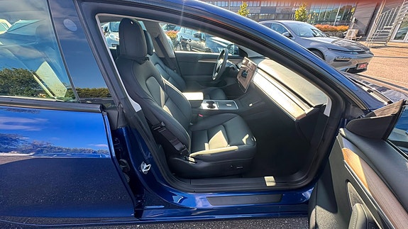 Tesla Model 3 19 of 24