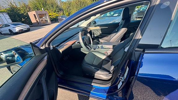 Tesla Model 3 10 of 24