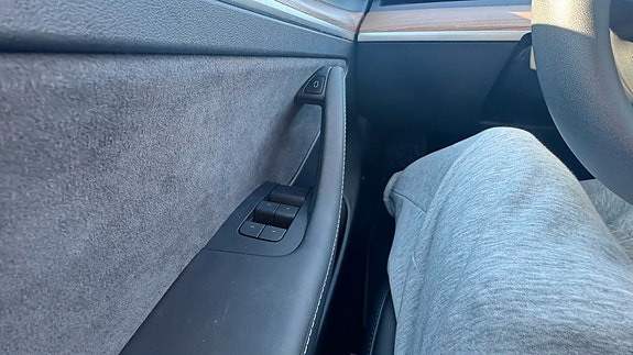Tesla Model 3 11 of 24