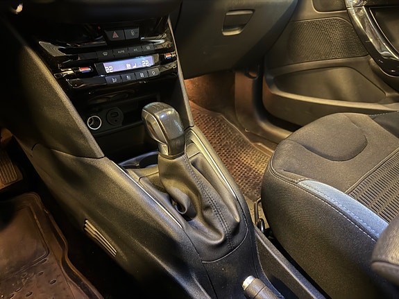 Peugeot 208 14 of 27