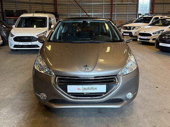Peugeot 208 2 of 27