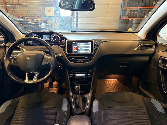 Peugeot 208 24 of 27