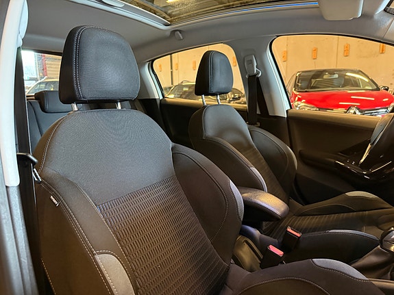 Peugeot 208 26 of 27