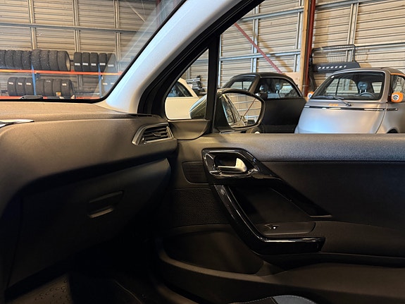 Peugeot 208 15 of 27