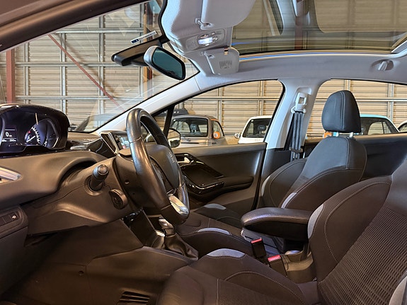 Peugeot 208 16 of 27