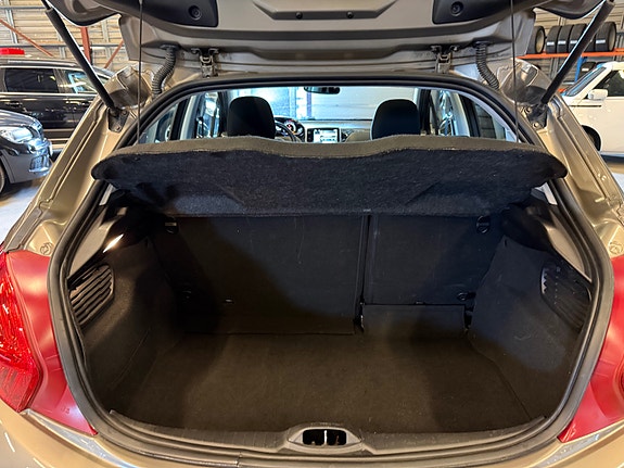 Peugeot 208 21 of 27