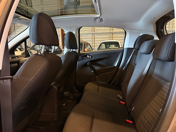 Peugeot 208 19 of 27