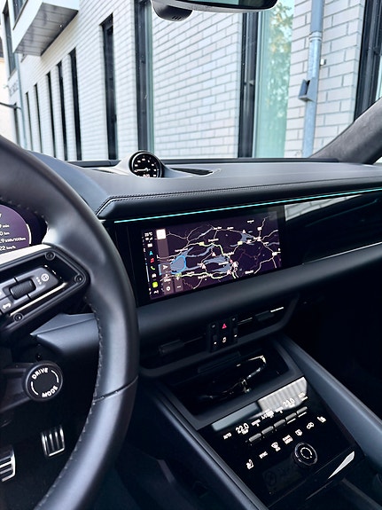 Porsche Macan Turbo 9 of 9