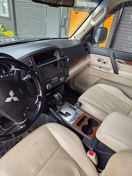 Mitsubishi Pajero 5 of 12