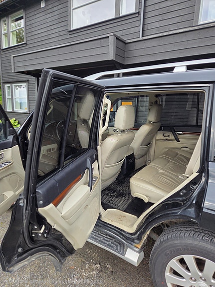 Mitsubishi Pajero 11 of 12